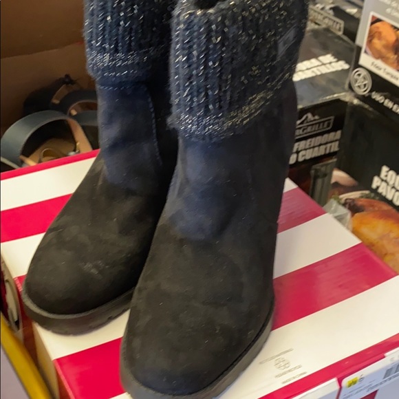 Boots - Picture 3 of 3